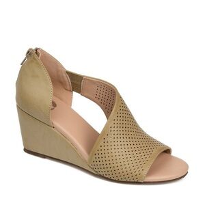 JOURNEE COLLECTION Brown Cushioned Aretha Peep Toe Wedge Zip-Up Pumps